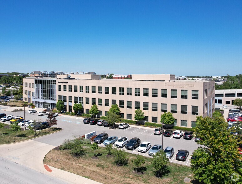 1320 City Center Dr, Carmel, IN à louer - Photo principale – Image 1 sur 13