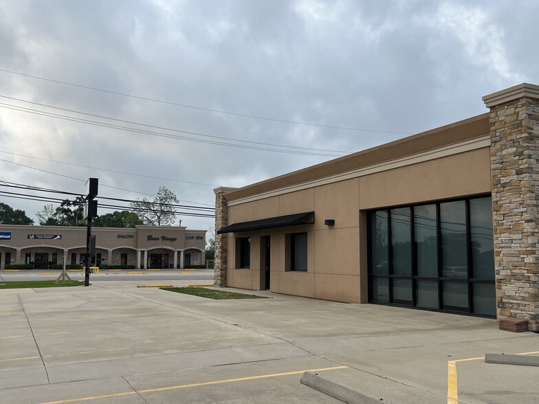 3004 Nederland Ave, Nederland, TX à louer - Photo de l’immeuble – Image 3 sur 4