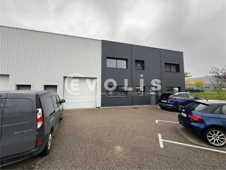 Local d'activités dans FLEURIEUX-SUR-L'ARBRESLE à vendre - Photo de l’immeuble – Image 1 sur 7