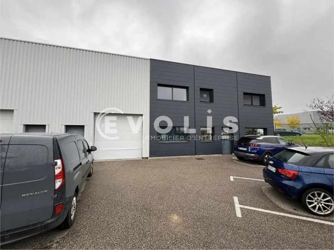 Local d'activités dans FLEURIEUX-SUR-L'ARBRESLE à vendre Photo de l’immeuble– Image 1 sur 8