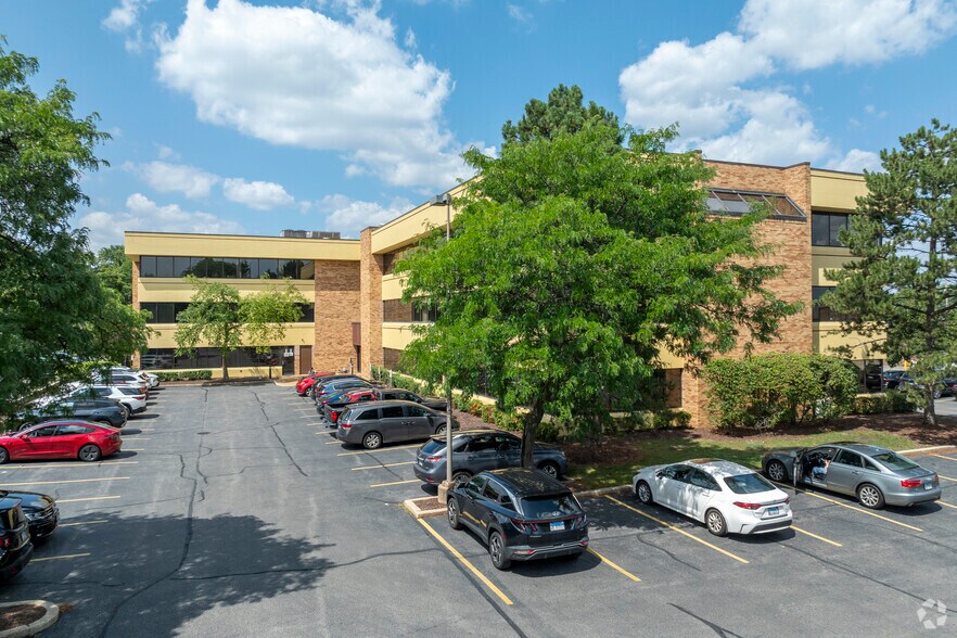 1655 N Arlington Heights Rd, Arlington Heights, IL à louer - Photo de l’immeuble – Image 1 sur 10