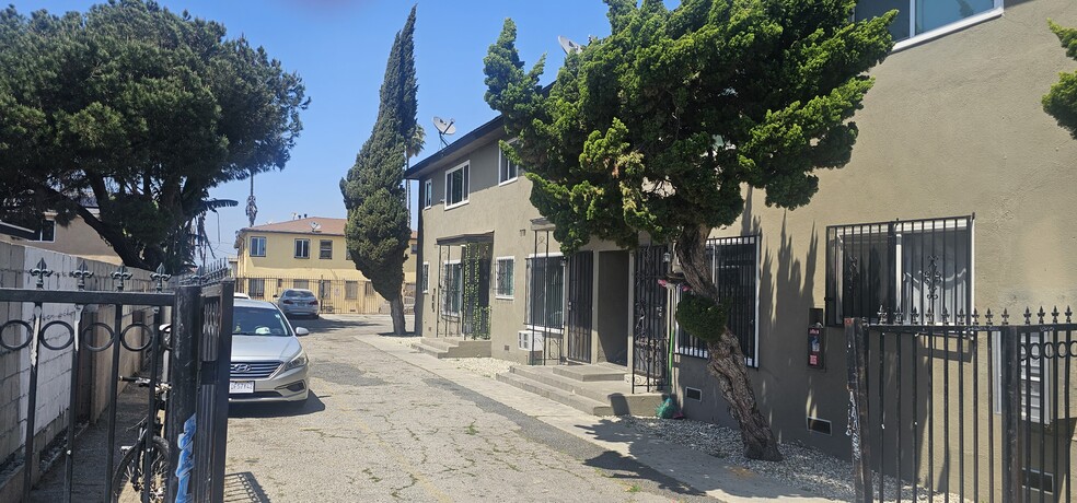 1115 W 111th St, Los Angeles, CA à vendre - Photo principale – Image 1 sur 4