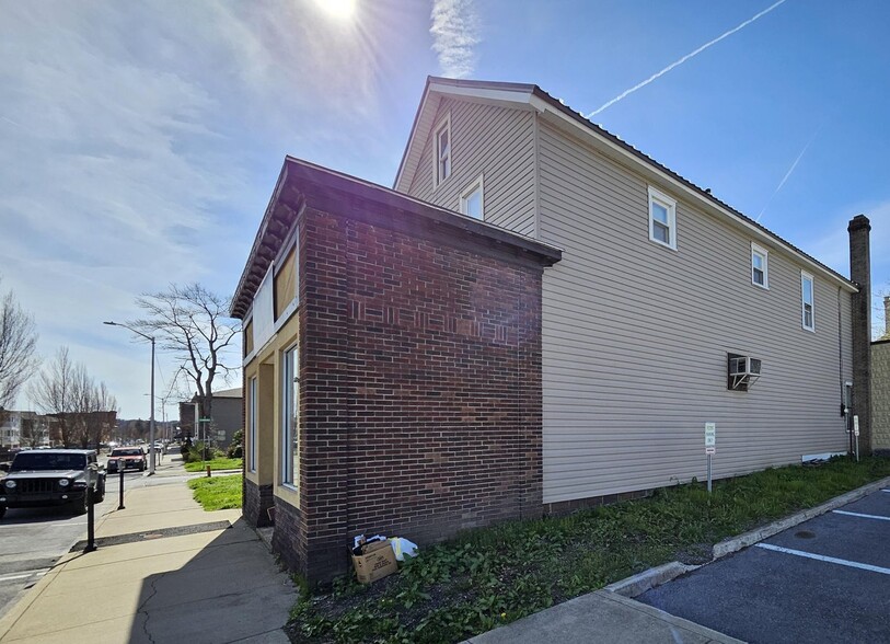 305 Erie Ave, Saint Marys, PA à louer - Photo de l’immeuble – Image 3 sur 10