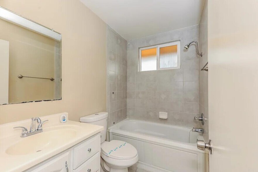 10333 Bonita Ave, Riverside, CA à louer - Photo principale – Image 1 sur 9