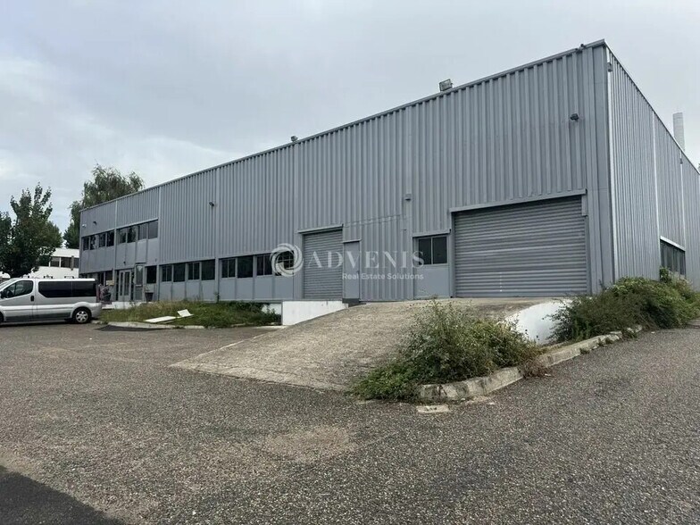 Local d’activités dans Sarcelles à louer - Photo de l’immeuble – Image 1 sur 9