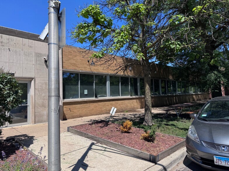 4510 N Ravenswood Ave, Chicago, IL à louer - Photo de l’immeuble – Image 3 sur 4