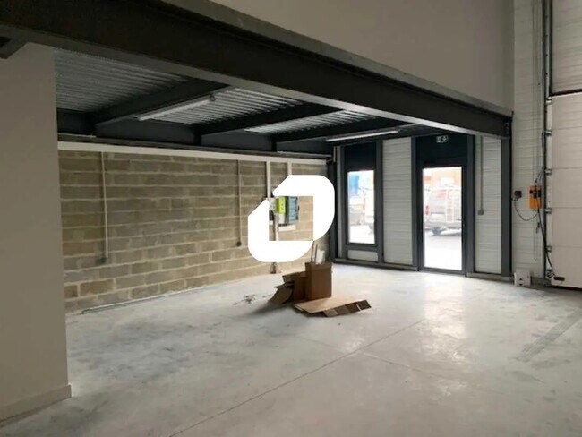 Plus de détails pour Local d'activités à louer