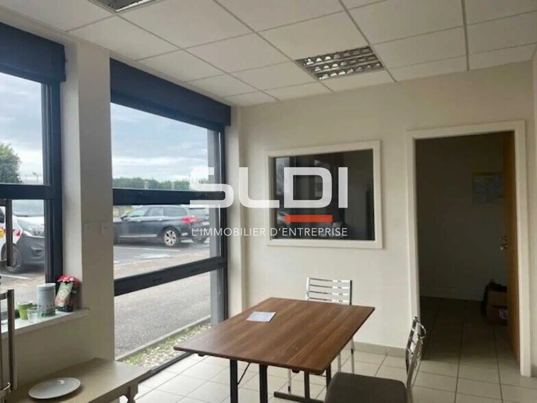 Local d’activités dans Rillieux-la-Pape à louer - Photo de l’immeuble – Image 3 sur 8