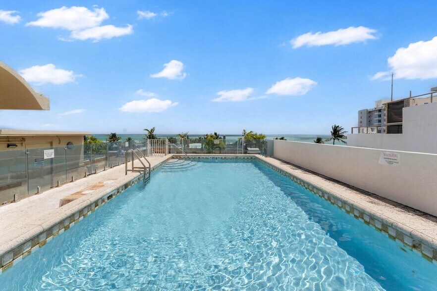 524 Ocean Dr, Miami Beach, FL à vendre - Photo de l’immeuble – Image 3 sur 18
