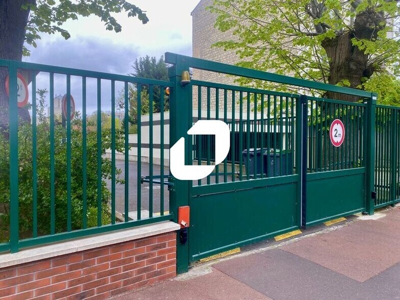 Bureau dans Rueil-Malmaison à louer - Photo de l’immeuble – Image 2 sur 11