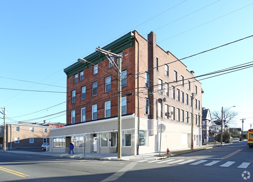 246 W Main St, Meriden, CT à vendre - Photo de l’immeuble – Image 2 sur 12