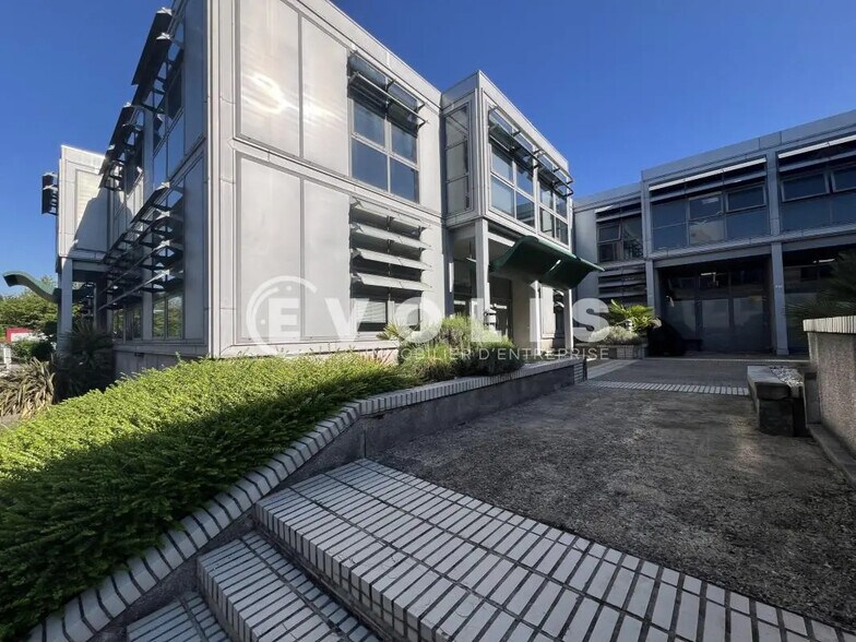 Local d’activités dans Sucy-en-Brie à louer - Photo de l’immeuble – Image 3 sur 19