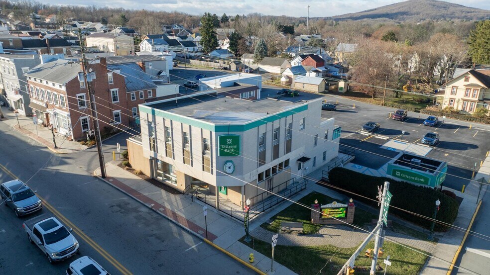 4 S Baltimore St, Dillsburg, PA à louer - Photo de l’immeuble – Image 2 sur 11