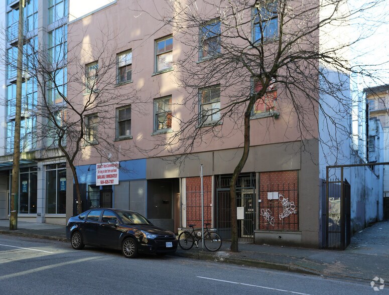 134-136 Powell St, Vancouver, BC à louer - Photo de l’immeuble – Image 3 sur 11