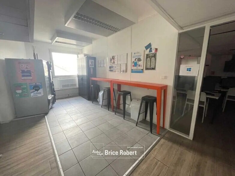 Bureau dans Villeurbanne à louer - Photo de l’immeuble – Image 2 sur 5