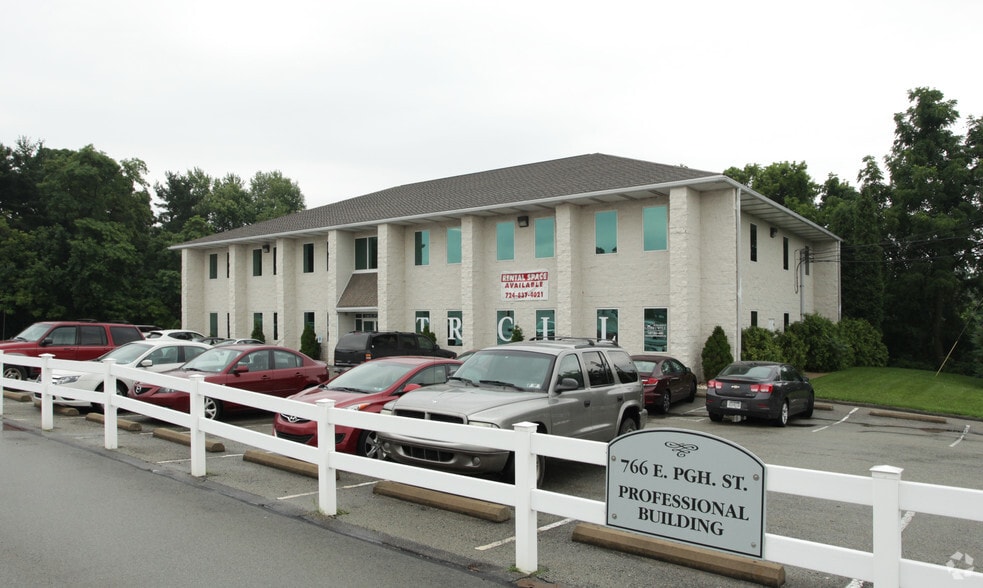 766 E Pittsburgh St, Greensburg, PA à louer - Photo de l’immeuble – Image 2 sur 2