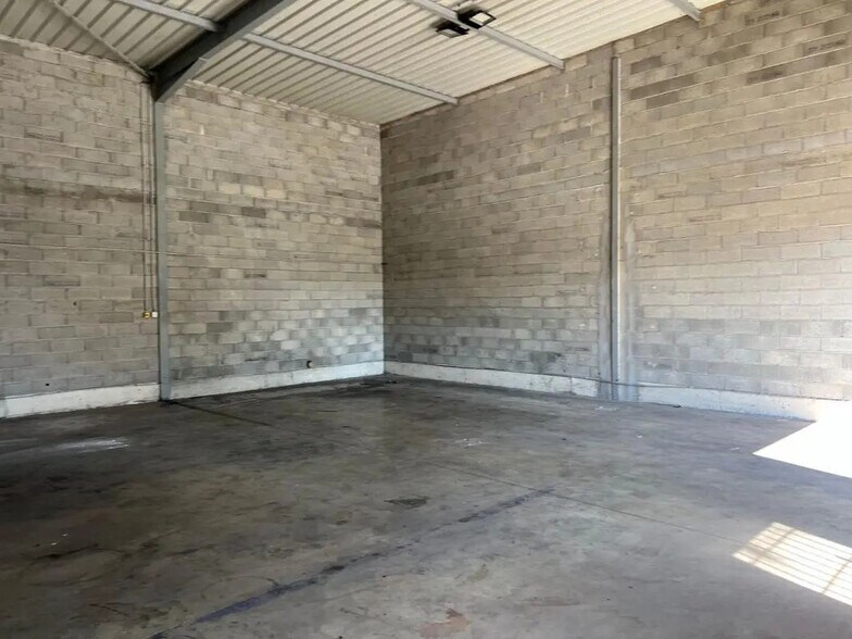 Industriel/Logistique dans La Seyne-sur-Mer à louer - Photo intérieure – Image 2 sur 4