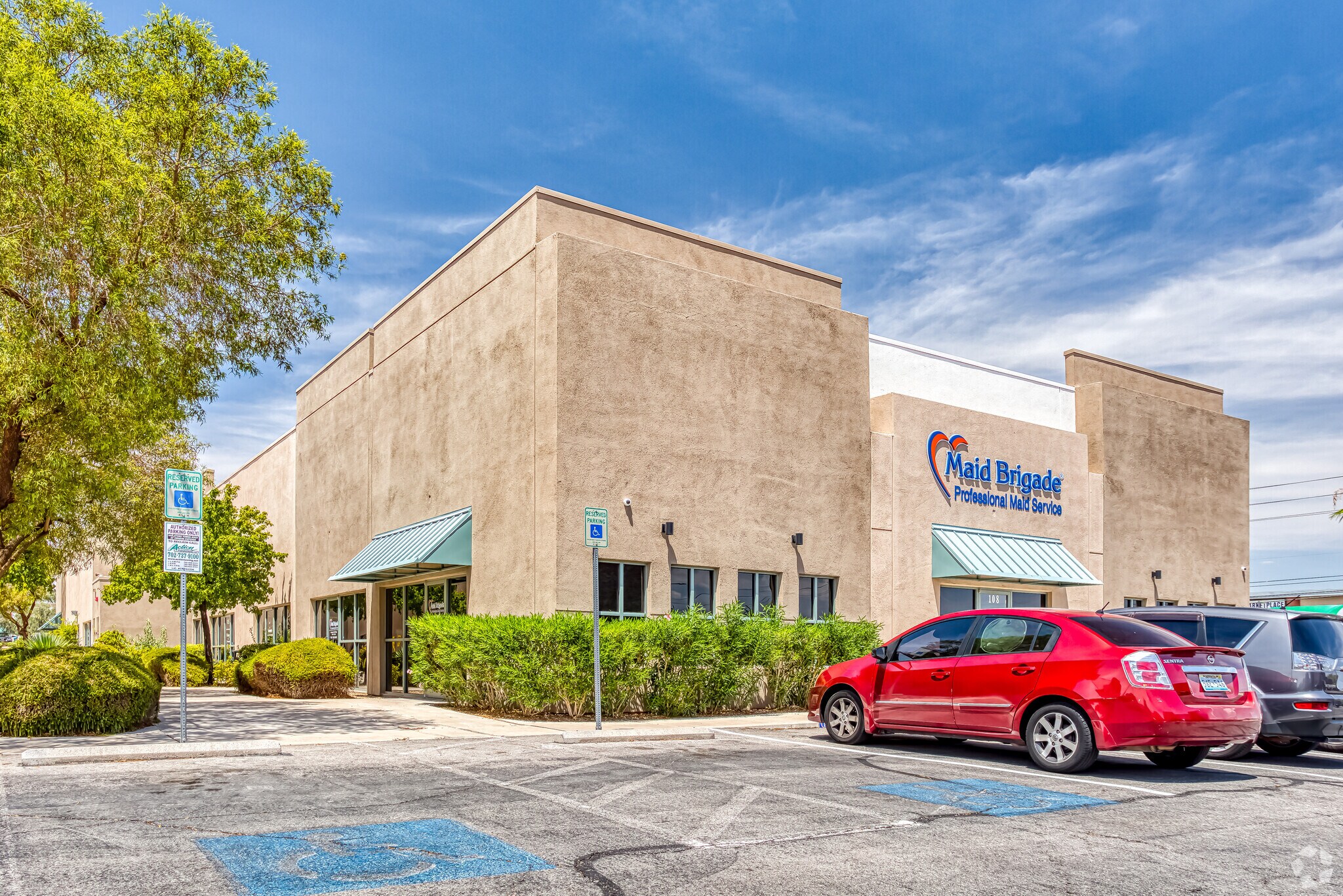 205 E Warm Springs Rd, Las Vegas, NV à louer Photo principale– Image 1 sur 6