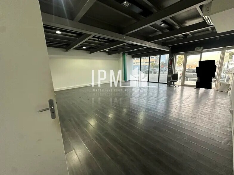 Local commercial dans Aubagne à vendre - Photo de l’immeuble – Image 3 sur 5