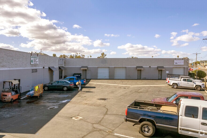 2225 Barham Dr, Escondido, CA à louer - Photo de l’immeuble – Image 2 sur 5