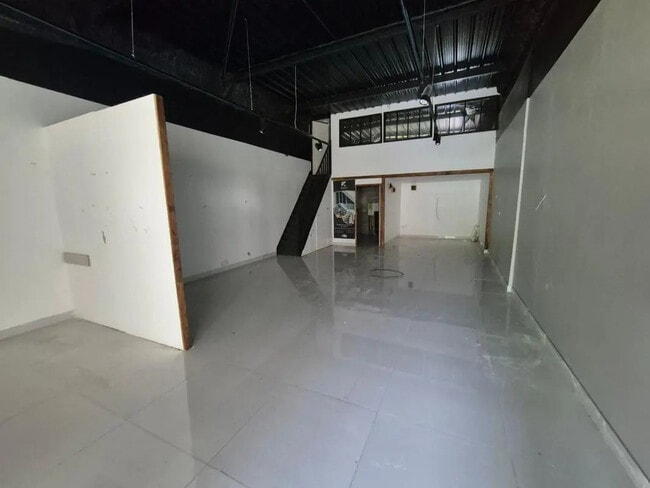 Plus de détails pour Local commercial à louer