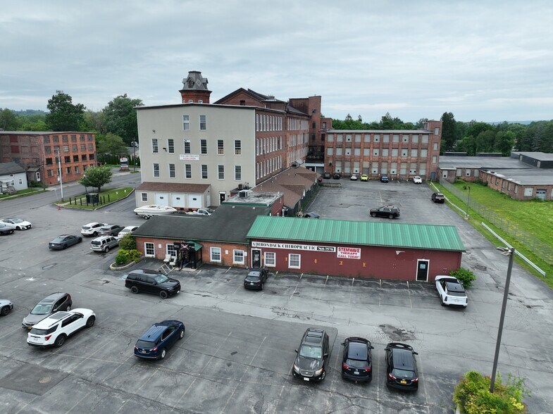 587 Main St, New York Mills, NY à louer - Photo de l’immeuble – Image 3 sur 7