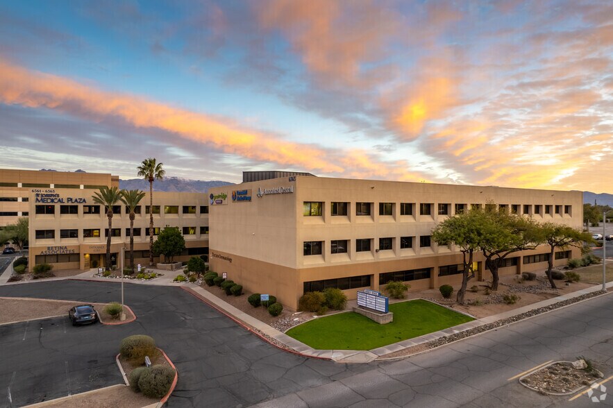 6565 E Carondelet Dr, Tucson, AZ à louer - Photo principale – Image 1 sur 7