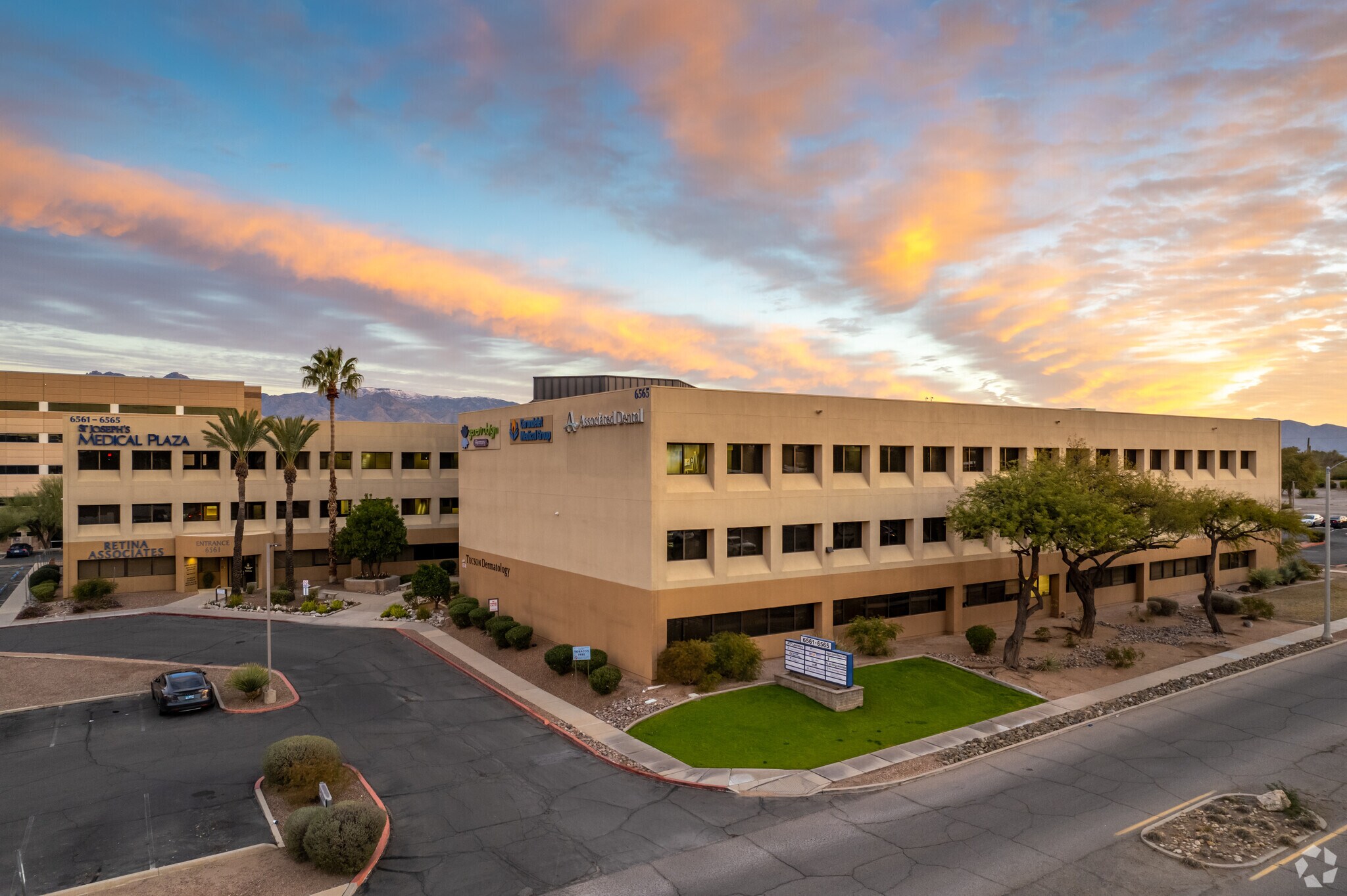 6565 E Carondelet Dr, Tucson, AZ à louer Photo principale– Image 1 sur 8