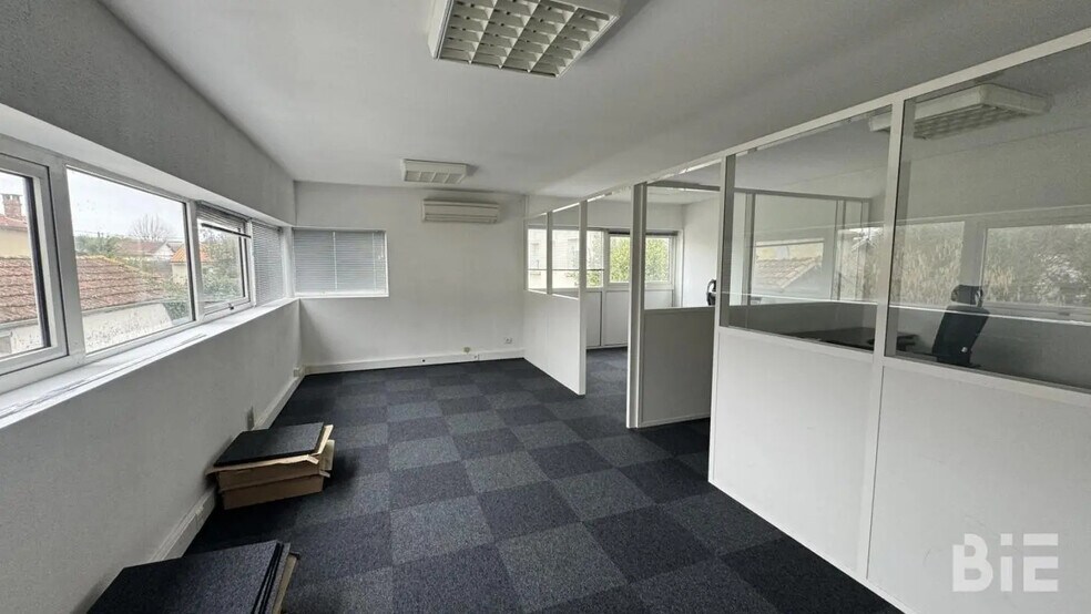 Bureau dans Pessac à louer - Photo de l’immeuble – Image 1 sur 4