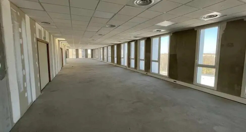 Bureau dans Champs-sur-Marne à vendre - Photo de l’immeuble – Image 3 sur 12