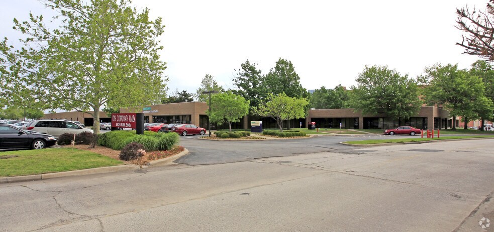 3525 NW 56th St, Oklahoma City, OK à louer - Photo principale – Image 1 sur 9