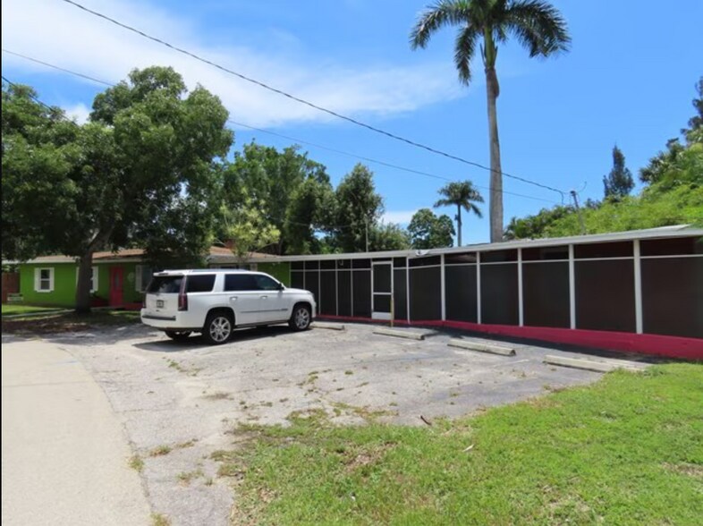 521 Drury Ln, Punta Gorda, FL à vendre - Photo de l’immeuble – Image 2 sur 68