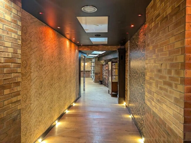 Plus de détails pour Local commercial à vendre