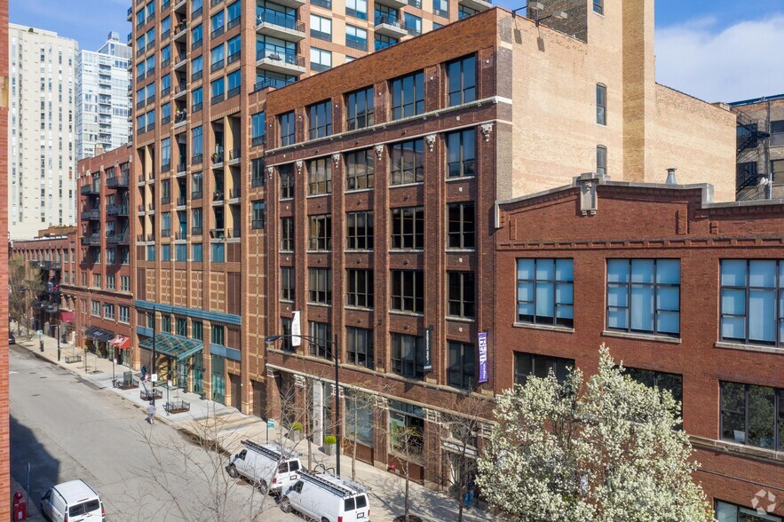 372 W Ontario St, Chicago, IL à louer - Photo de l’immeuble – Image 1 sur 26