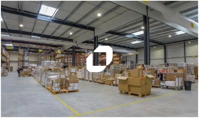 Local d’activités dans Persan à louer - Photo de l’immeuble – Image 3 sur 12