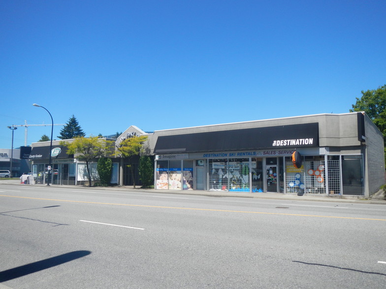1550 Marine Dr, North Vancouver District, BC à louer - Photo de l’immeuble – Image 3 sur 7