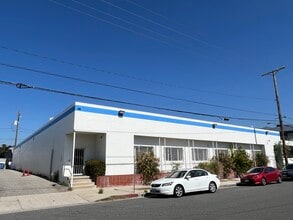 1111 Chestnut St, Burbank, CA à louer Photo de l’immeuble– Image 1 sur 3