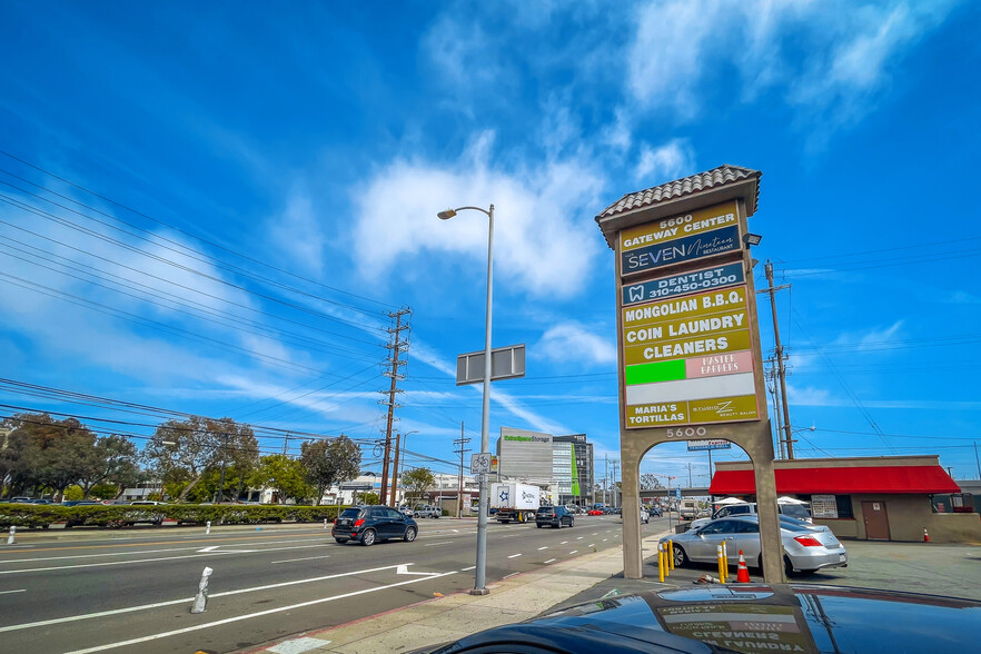 5622 W Manchester Ave, Los Angeles, CA à louer - Photo de l’immeuble – Image 2 sur 4