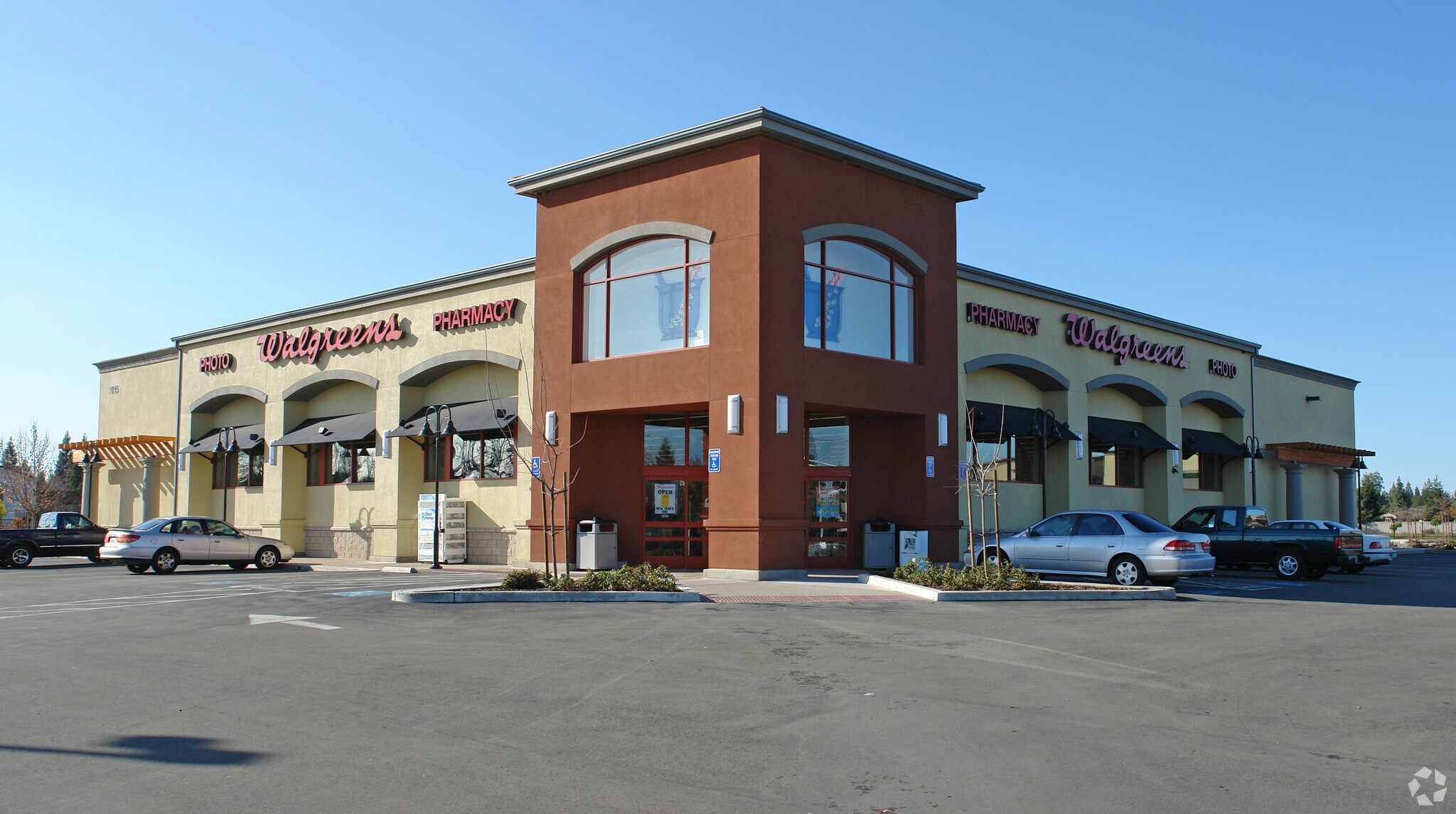 7015-7035 N West Ave, Fresno, CA à louer Photo principale– Image 1 sur 8