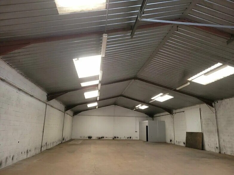 Industriel/Logistique dans Trévoux à louer - Photo de l’immeuble – Image 3 sur 5