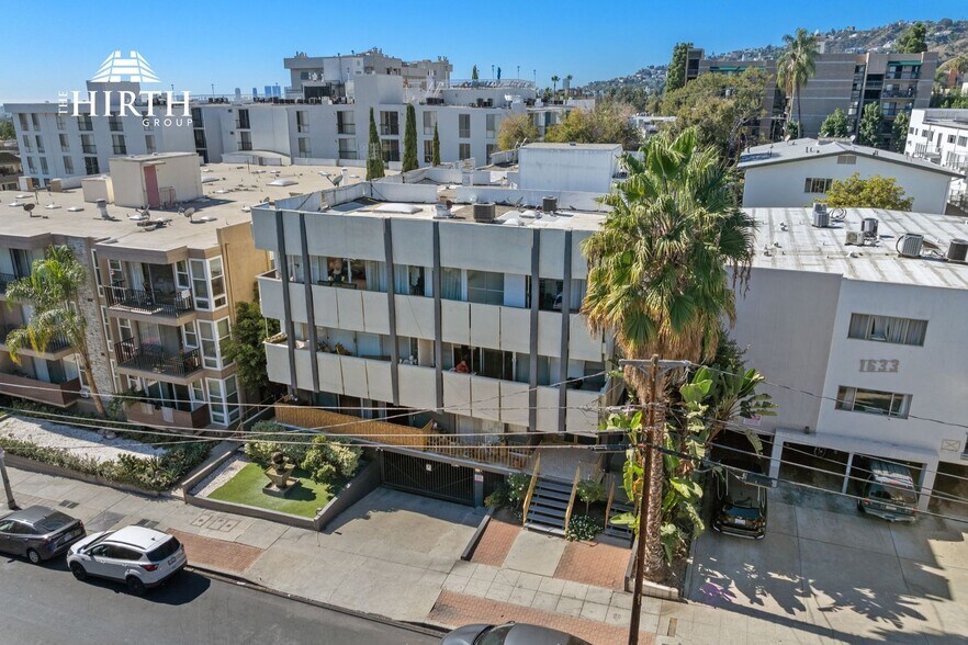1627 N Poinsettia Pl, Los Angeles, CA à vendre - Photo de l’immeuble – Image 2 sur 23