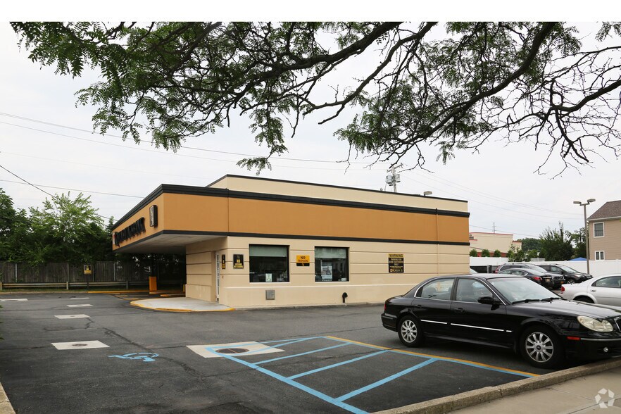 2267 Bellmore Ave, Bellmore, NY à vendre - Photo de l’immeuble – Image 2 sur 3