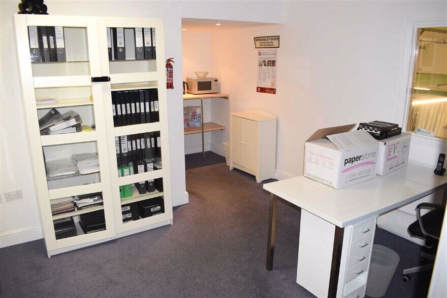 Lenthall Rd, Loughton à louer - Photo de l’immeuble – Image 3 sur 5