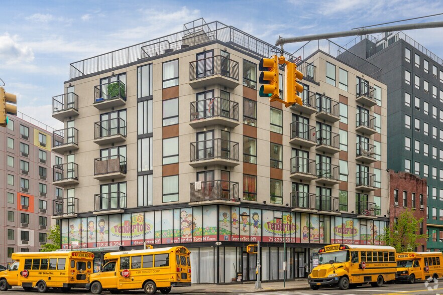 810 Flushing Ave, Brooklyn, NY à louer - Photo principale – Image 1 sur 12