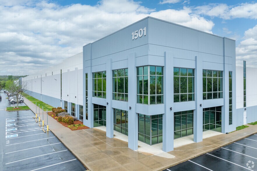 1501 Corporate Pl, La Vergne, TN à louer - Photo de l’immeuble – Image 2 sur 13