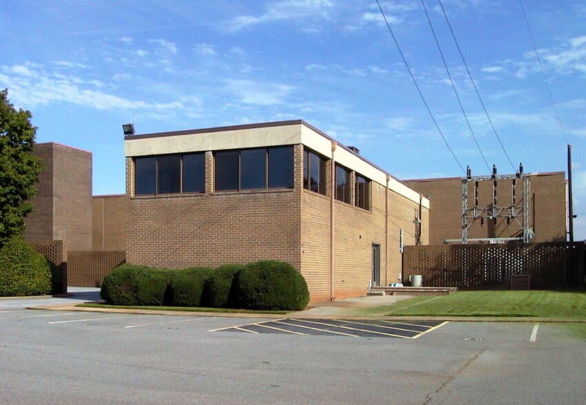 4350 Peachtree Industrial Blvd, Peachtree Corners, GA à louer - Photo principale – Image 1 sur 2