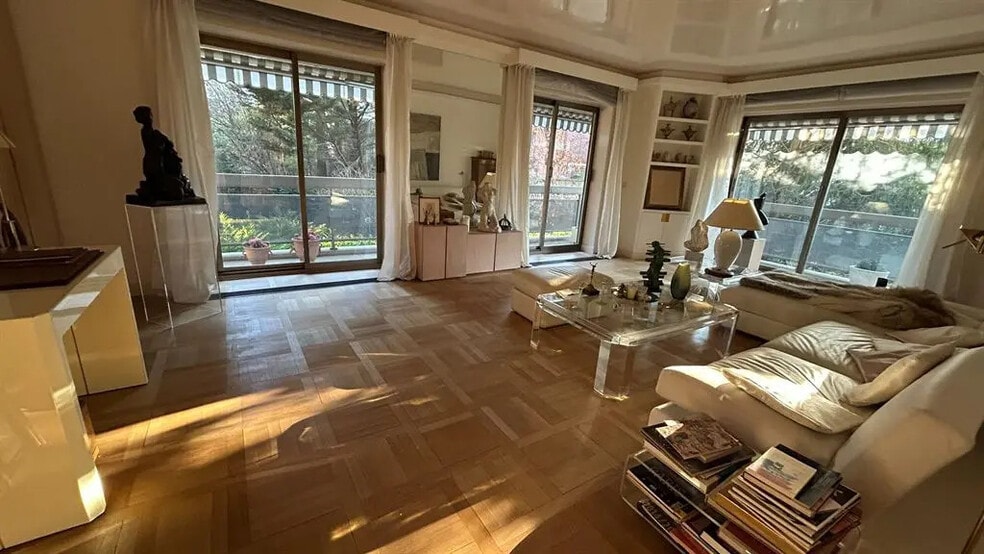 30 Boulevard Du Château, Neuilly-sur-Seine à vendre - Photo de l’immeuble – Image 2 sur 9