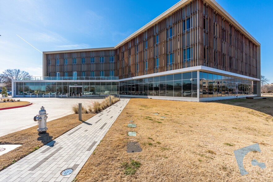 2101 Westpark Ct, Euless, TX à louer - Photo principale – Image 1 sur 18