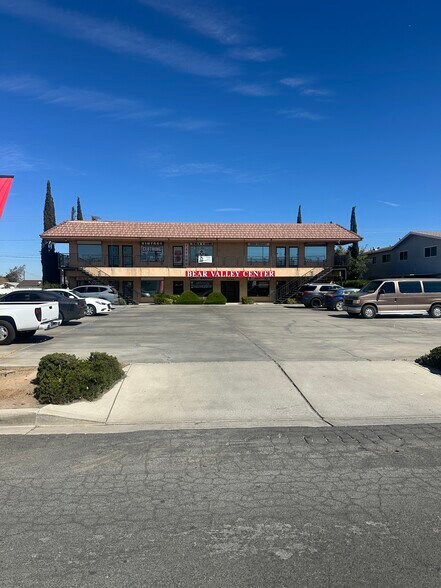 20786 Bear Valley Rd, Apple Valley, CA à louer - Photo de l’immeuble – Image 2 sur 10