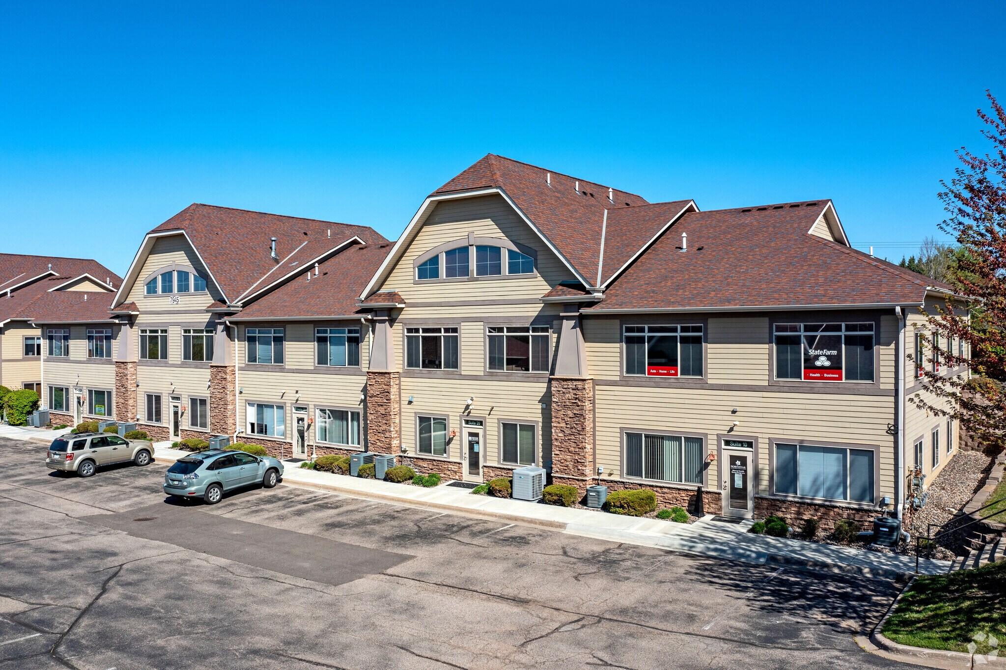 7945 Stone Creek Dr, Chanhassen, MN à vendre Photo de l’immeuble– Image 1 sur 33